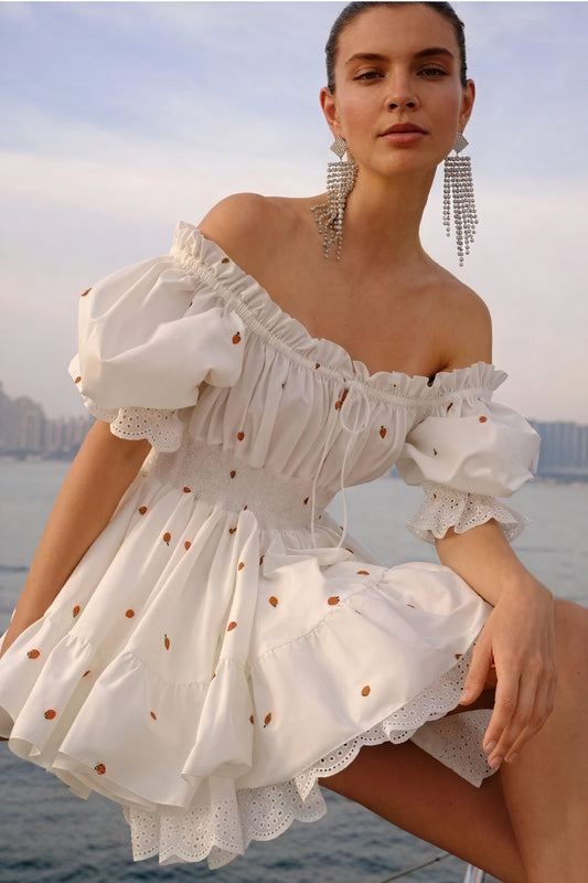 Vestido Romántico con Bordados Frutales
