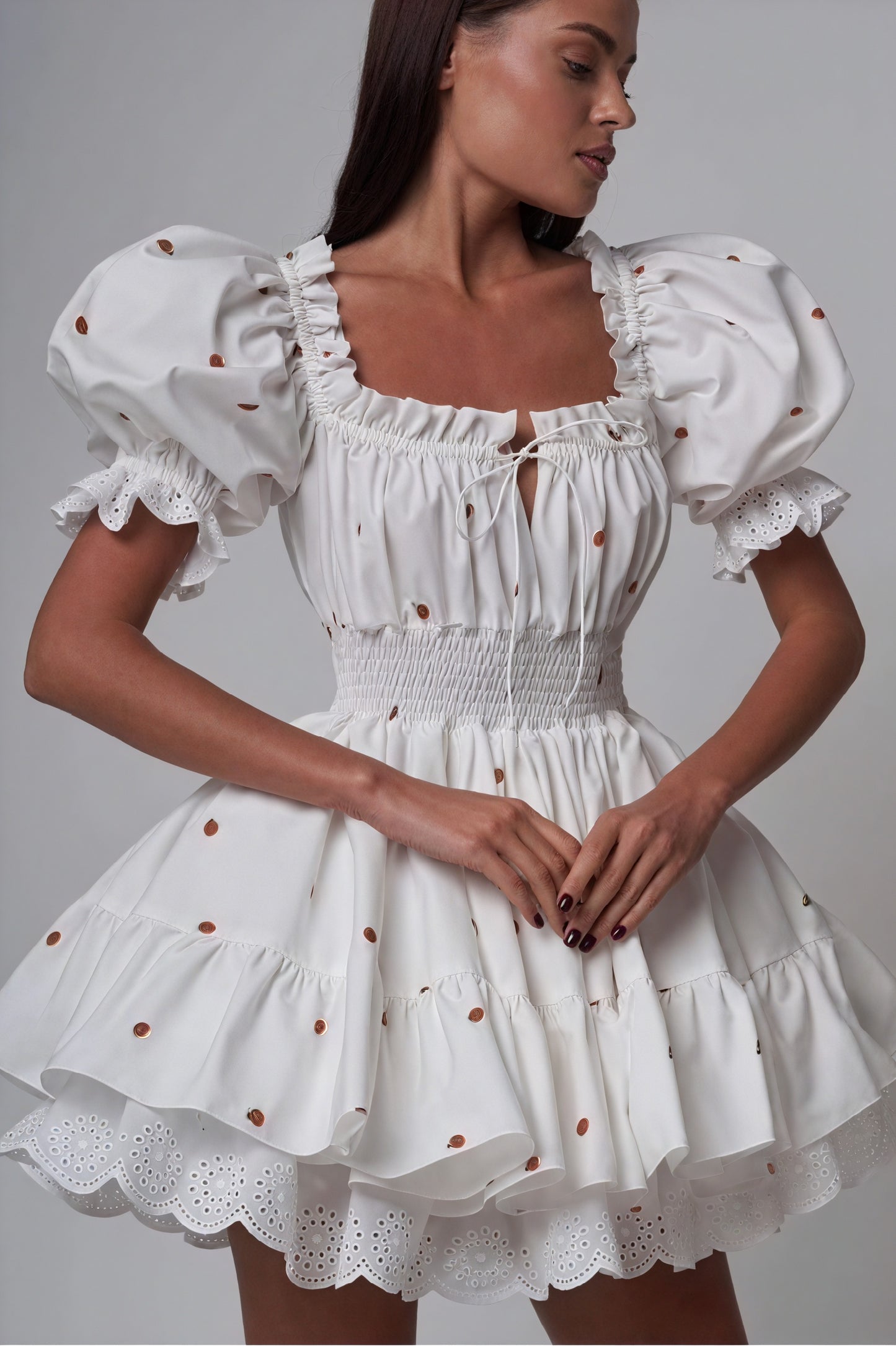 Vestido Romántico con Bordados Frutales