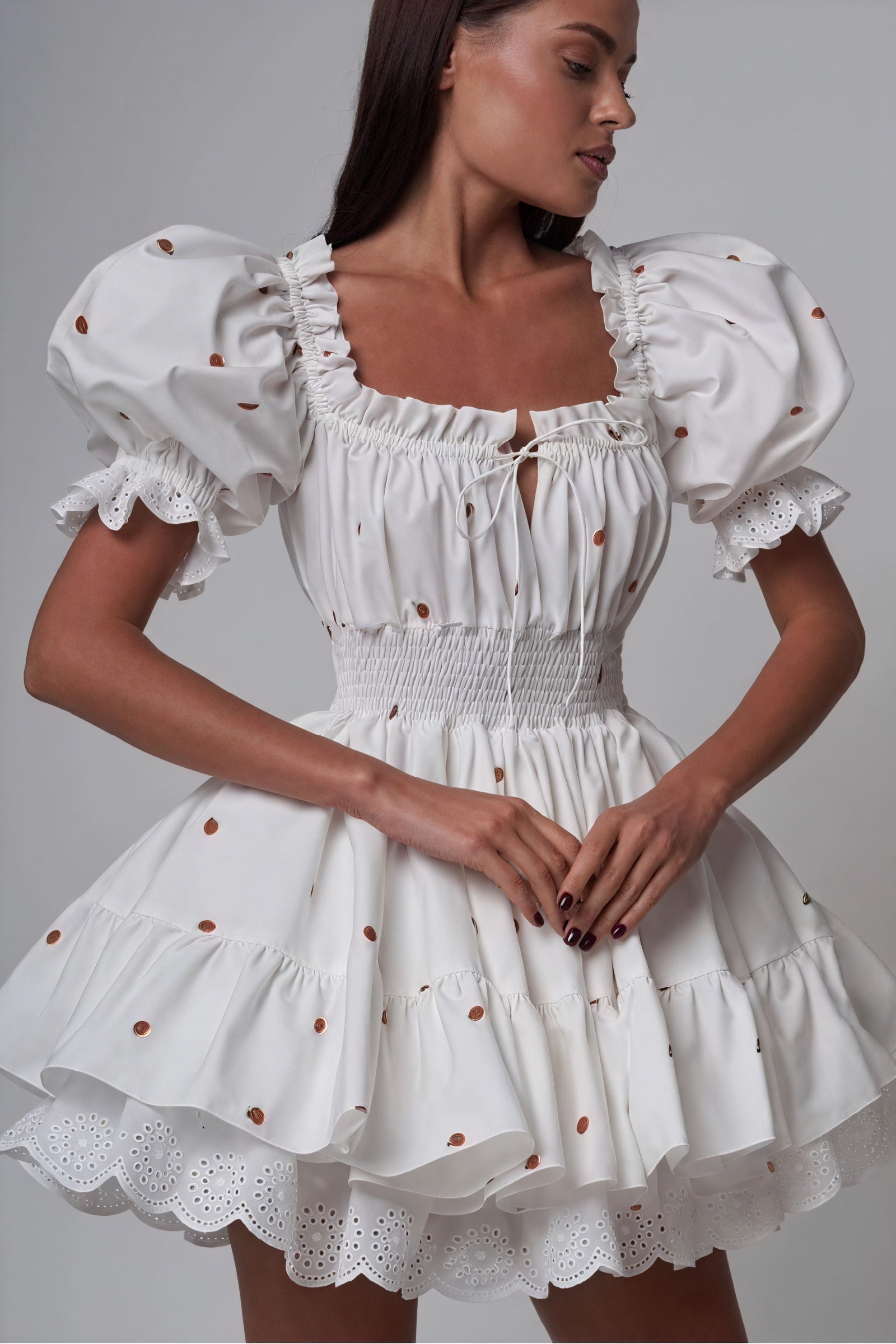 Vestido Romántico con Bordados Frutales