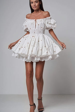 Vestido Romántico con Bordados Frutales