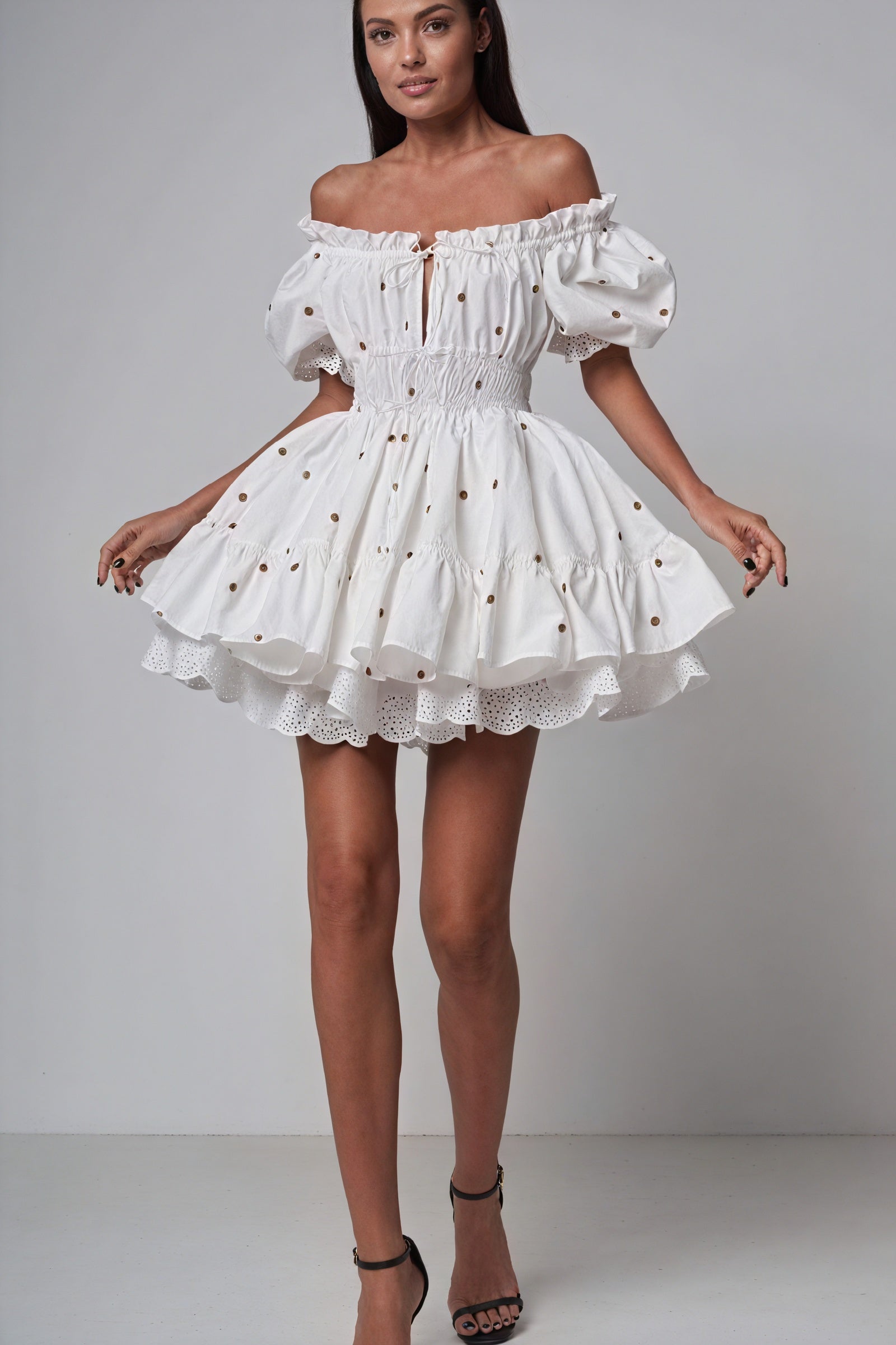 Vestido Romántico con Bordados Frutales
