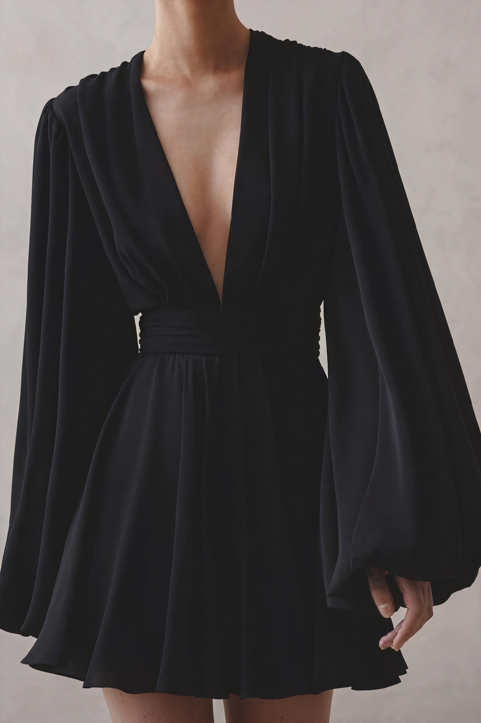 Vestido Fluido con Mangas Abullonadas