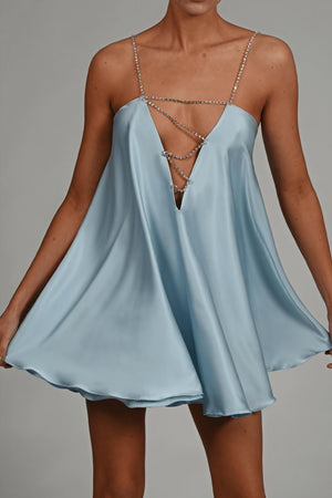 Vestido Mini Fluido con Detalles de Cadena
