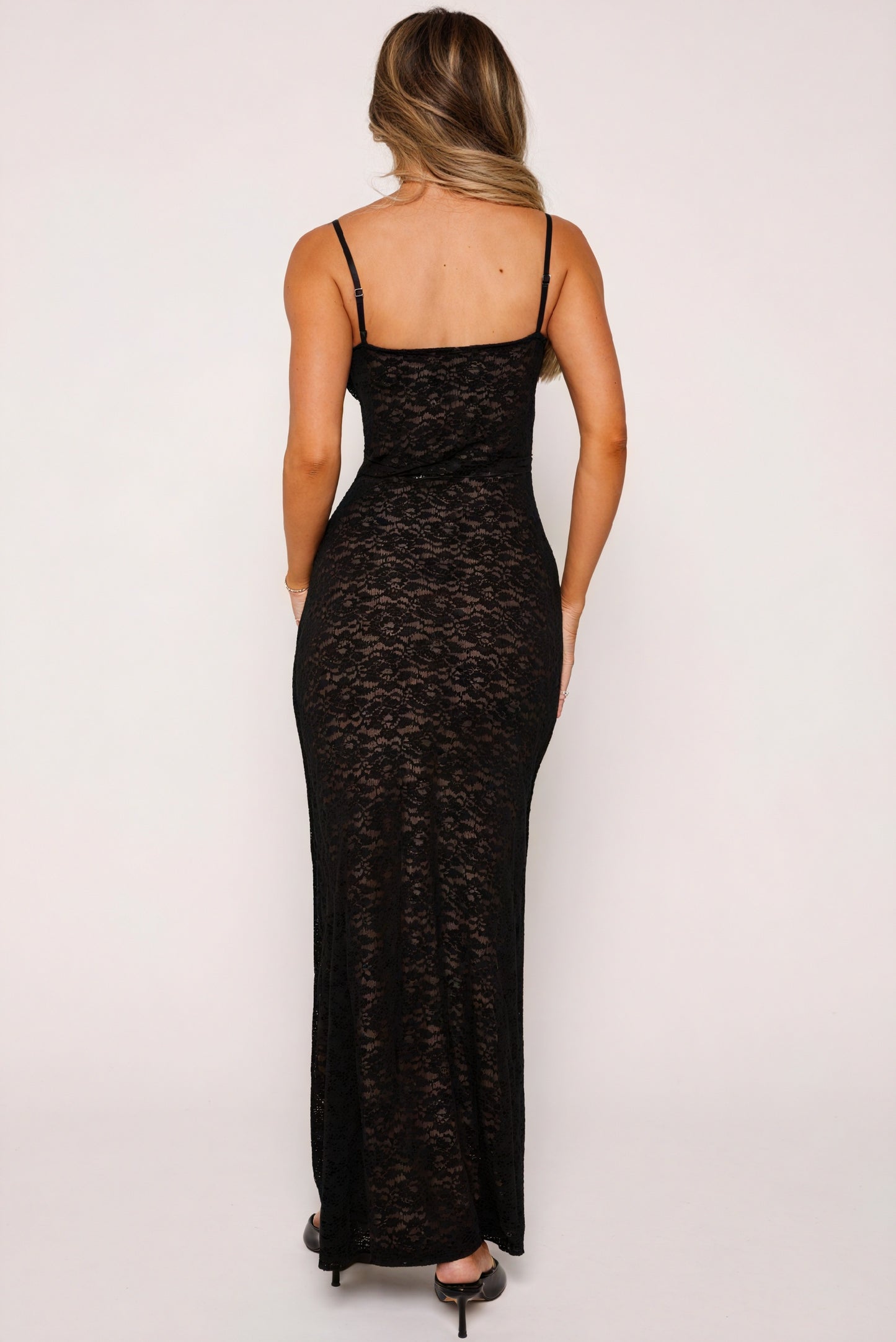 Vestido Maxi de Encaje con Tirantes Finos