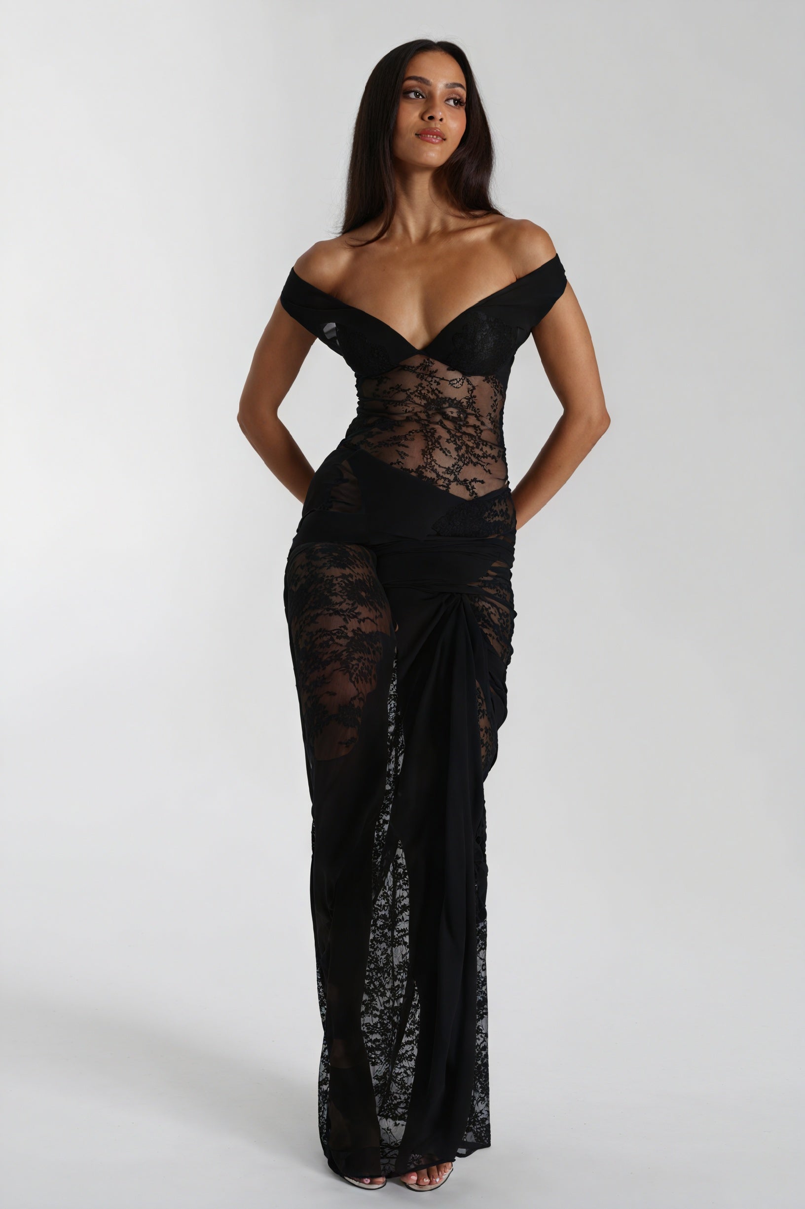 Vestido Maxi Detalle de Encaje y Abertura