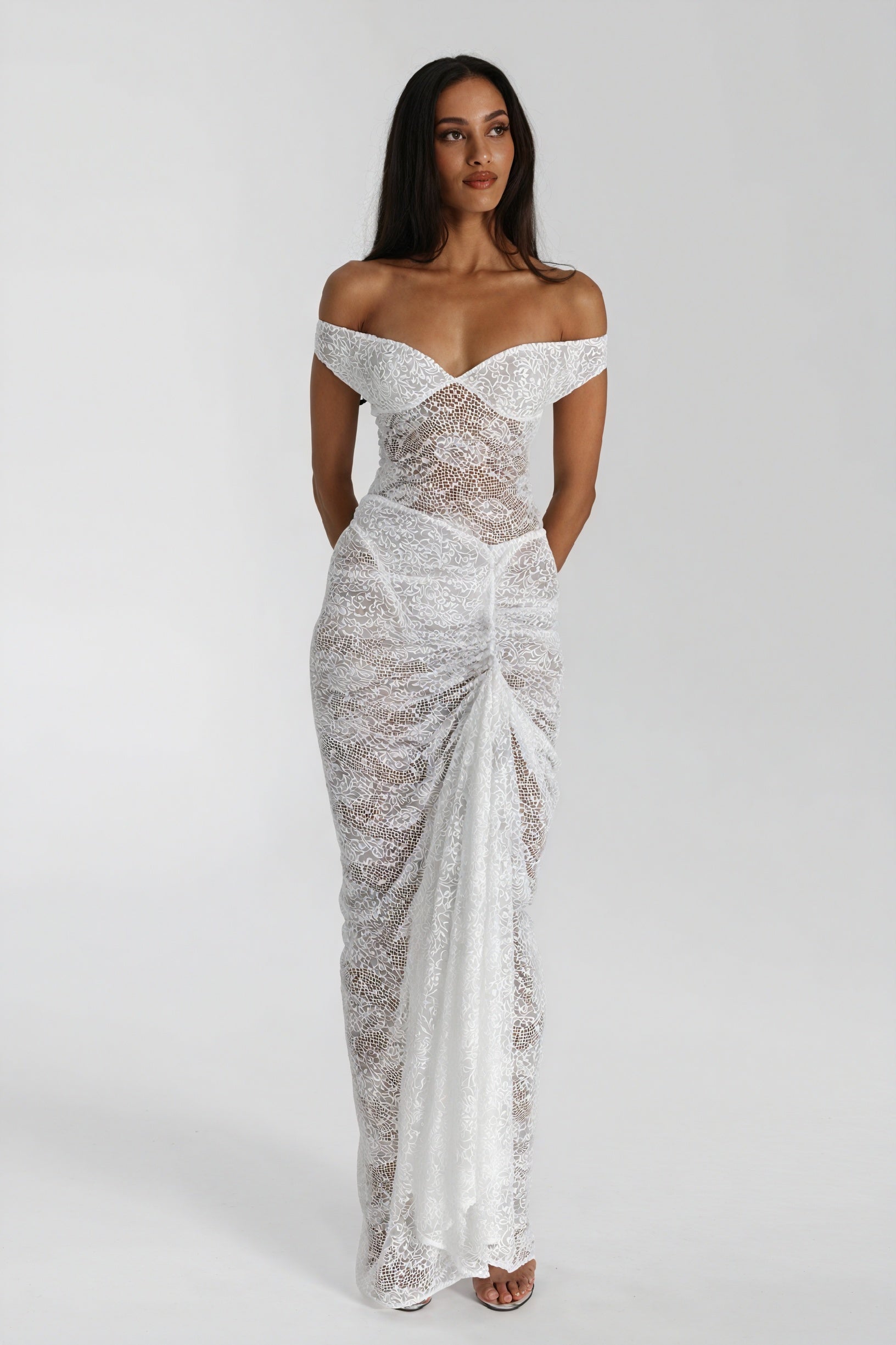 Vestido Maxi Detalle de Encaje y Abertura