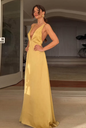 Vestido Fluido con Escote en V Profundo
