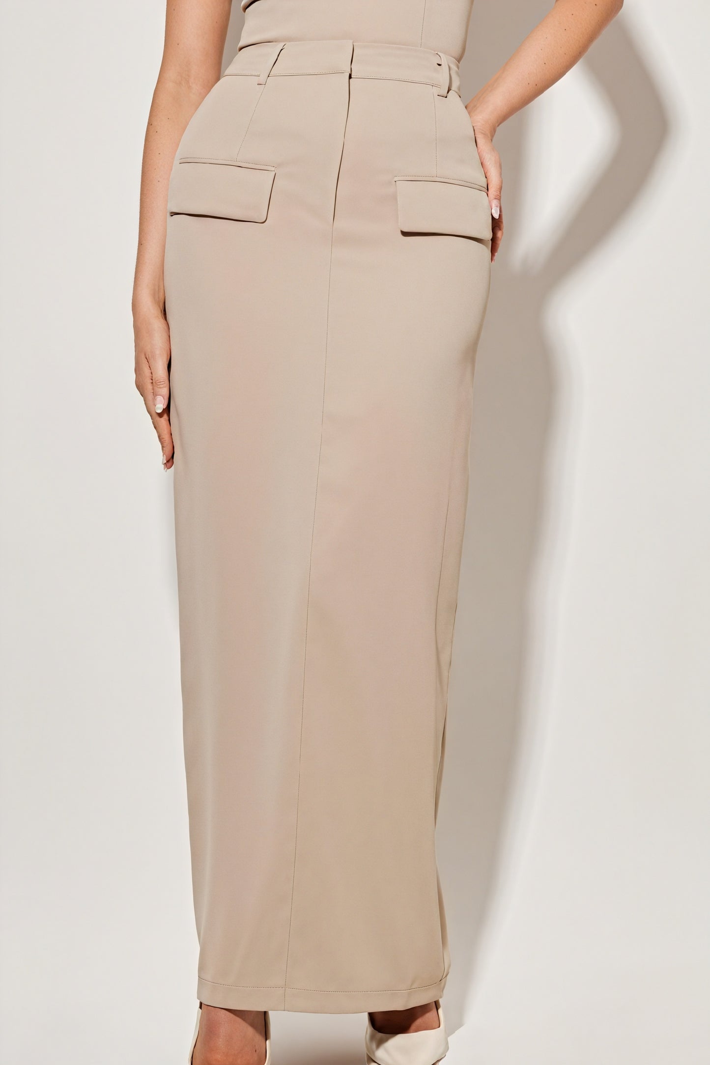 Vestido Halter Minimalista con Bolsillos