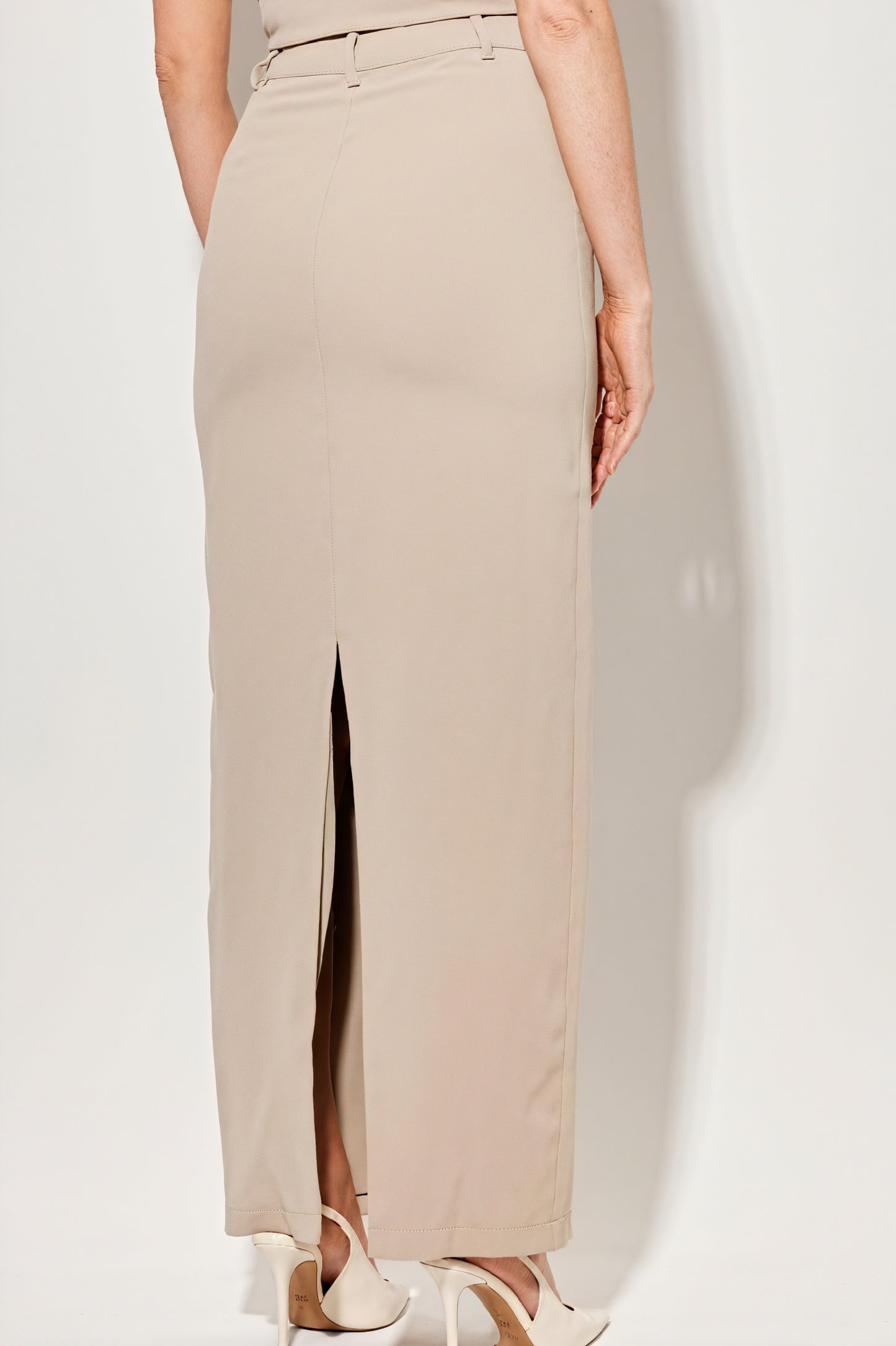 Vestido Halter Minimalista con Bolsillos