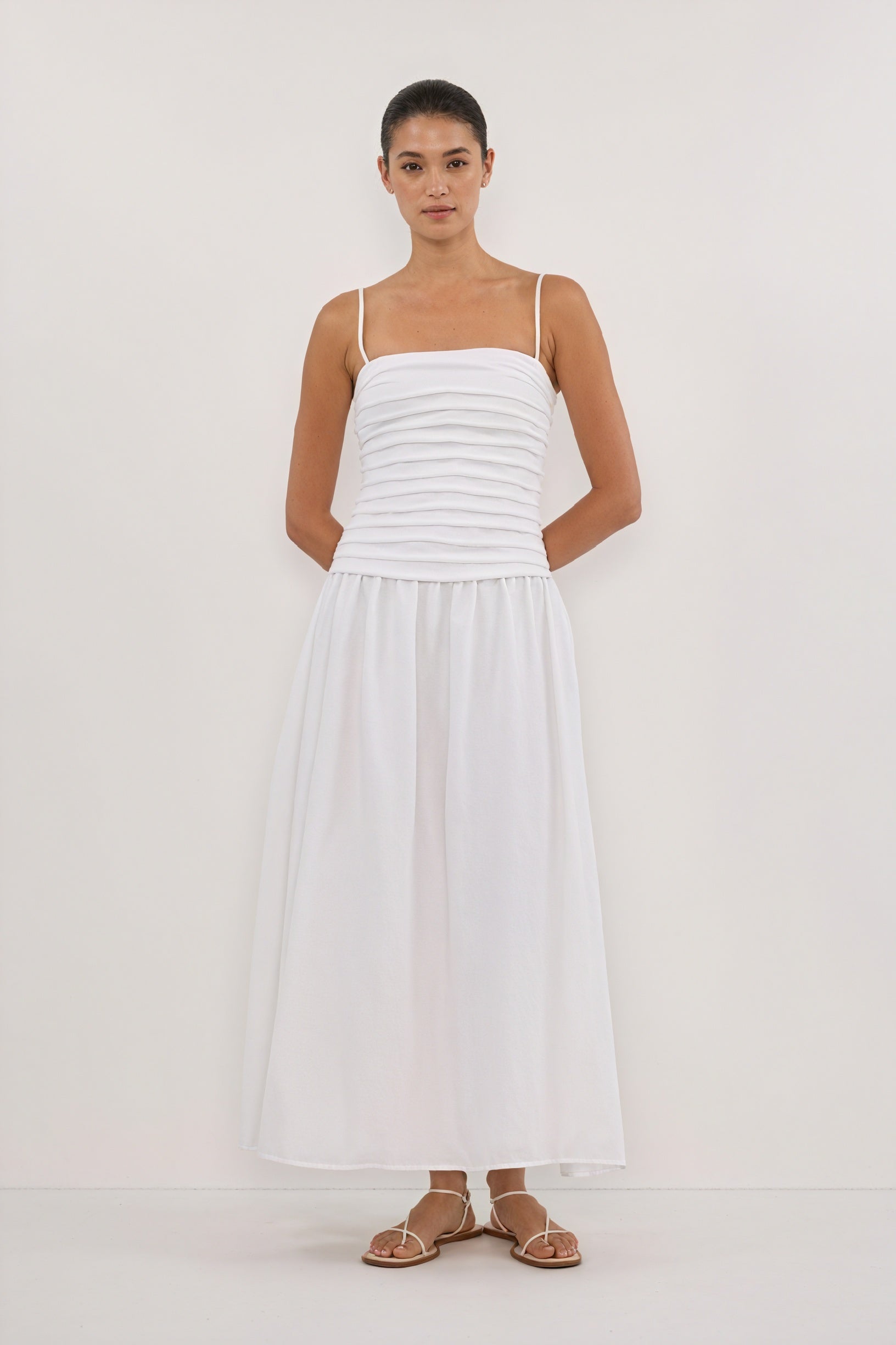 Vestido Midi A-line con Tirantes Finos
