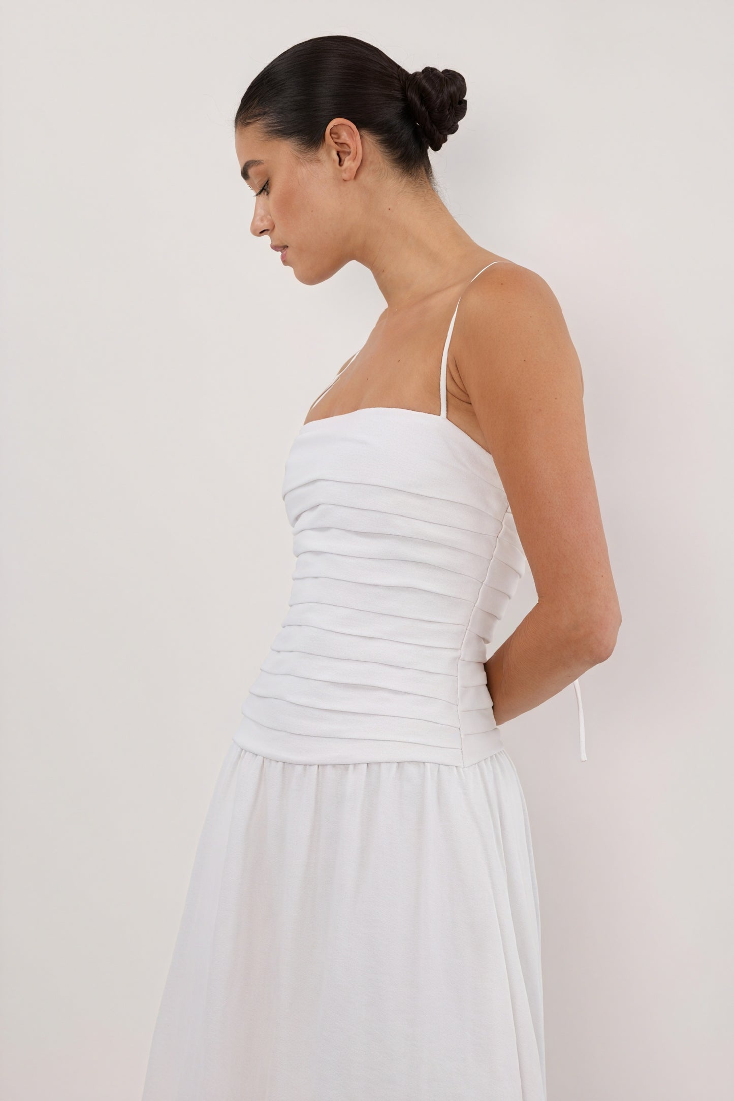 Vestido Midi A-line con Tirantes Finos