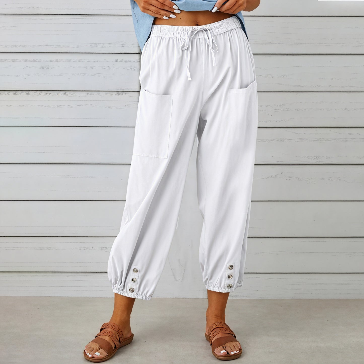 Pantalones Fluidos con Detalles Distintivos