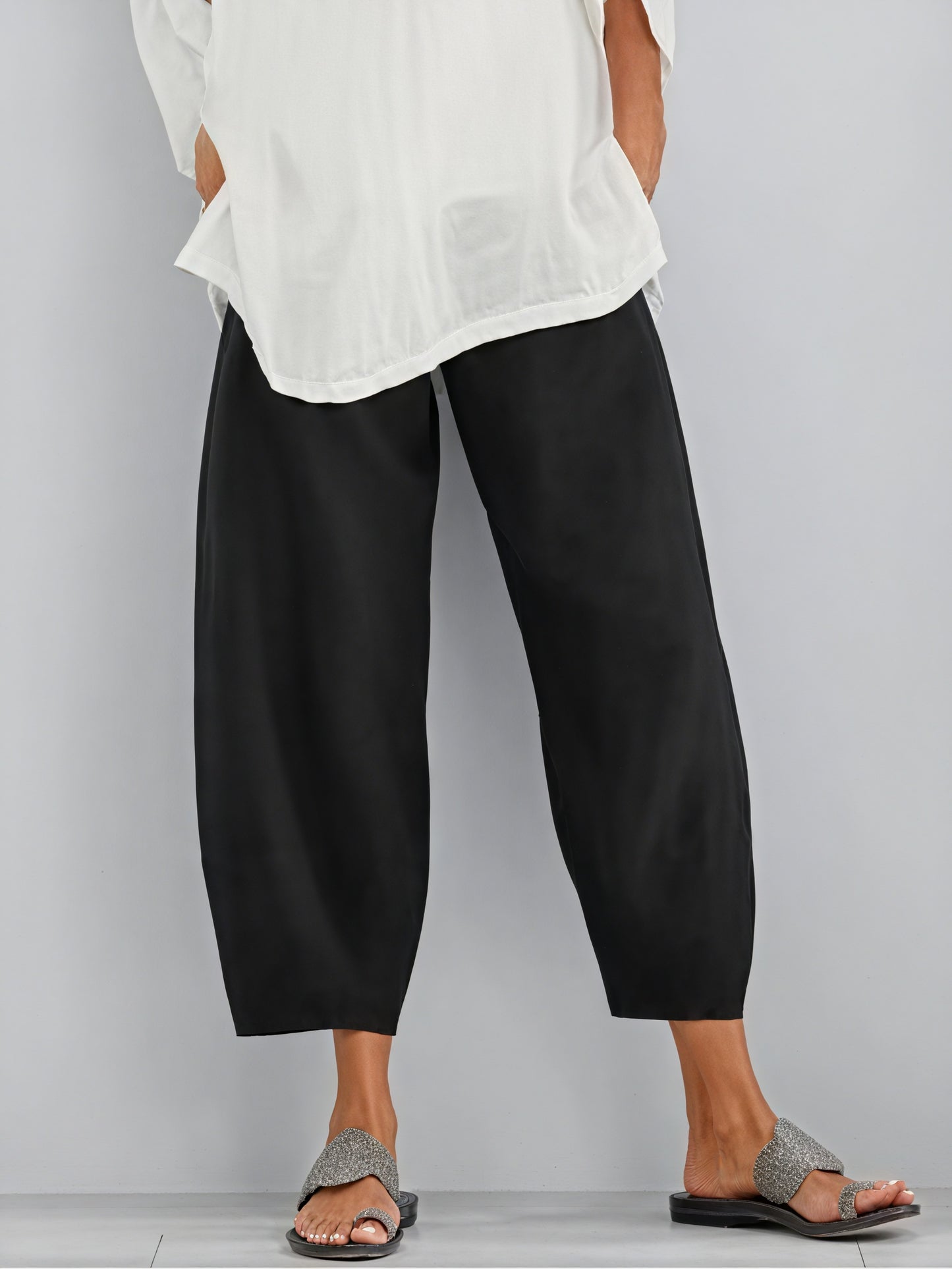 Pantalones Fluidos de Pierna Ancha: Elegancia Relajada