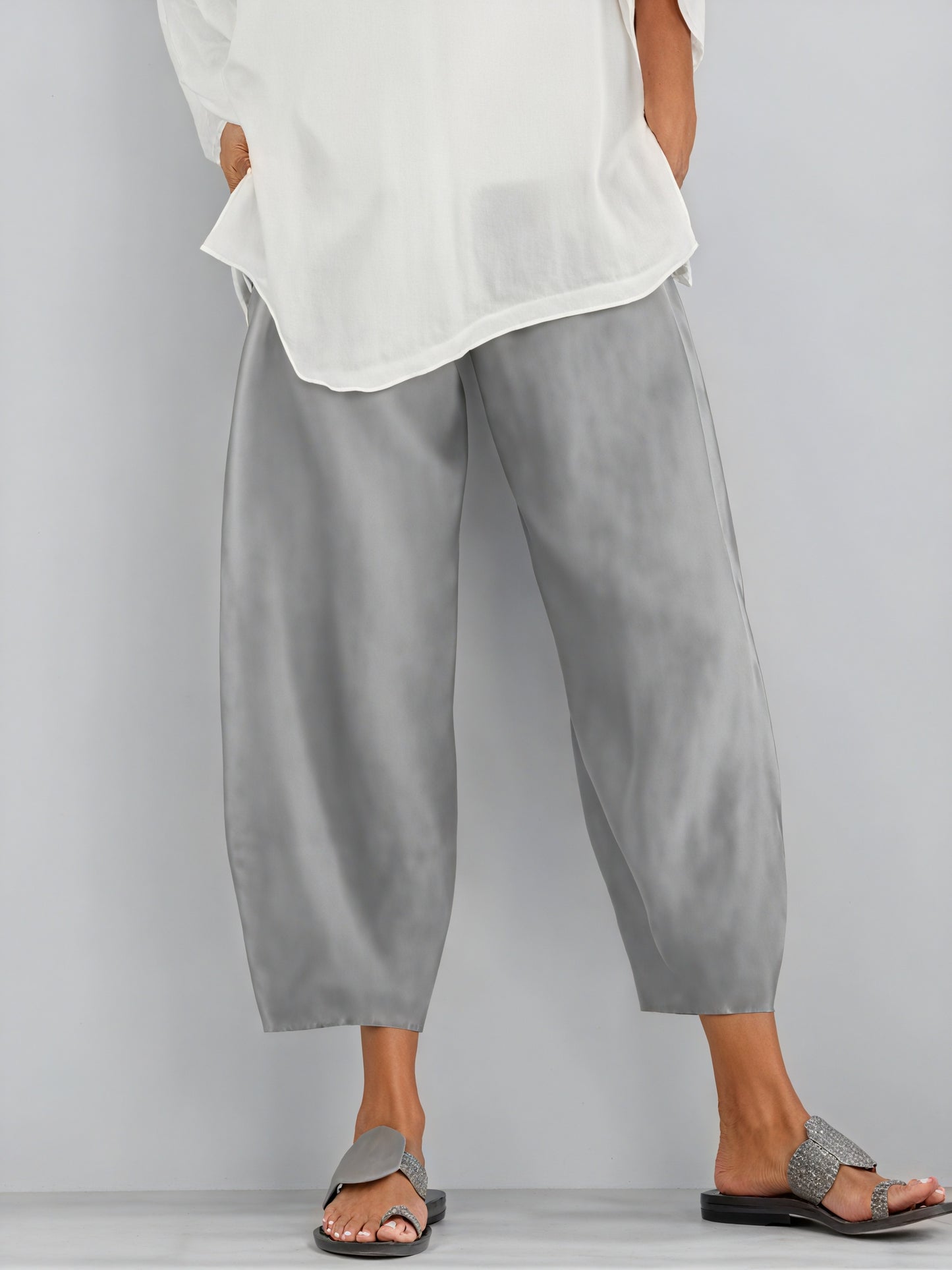 Pantalones Fluidos de Pierna Ancha: Elegancia Relajada