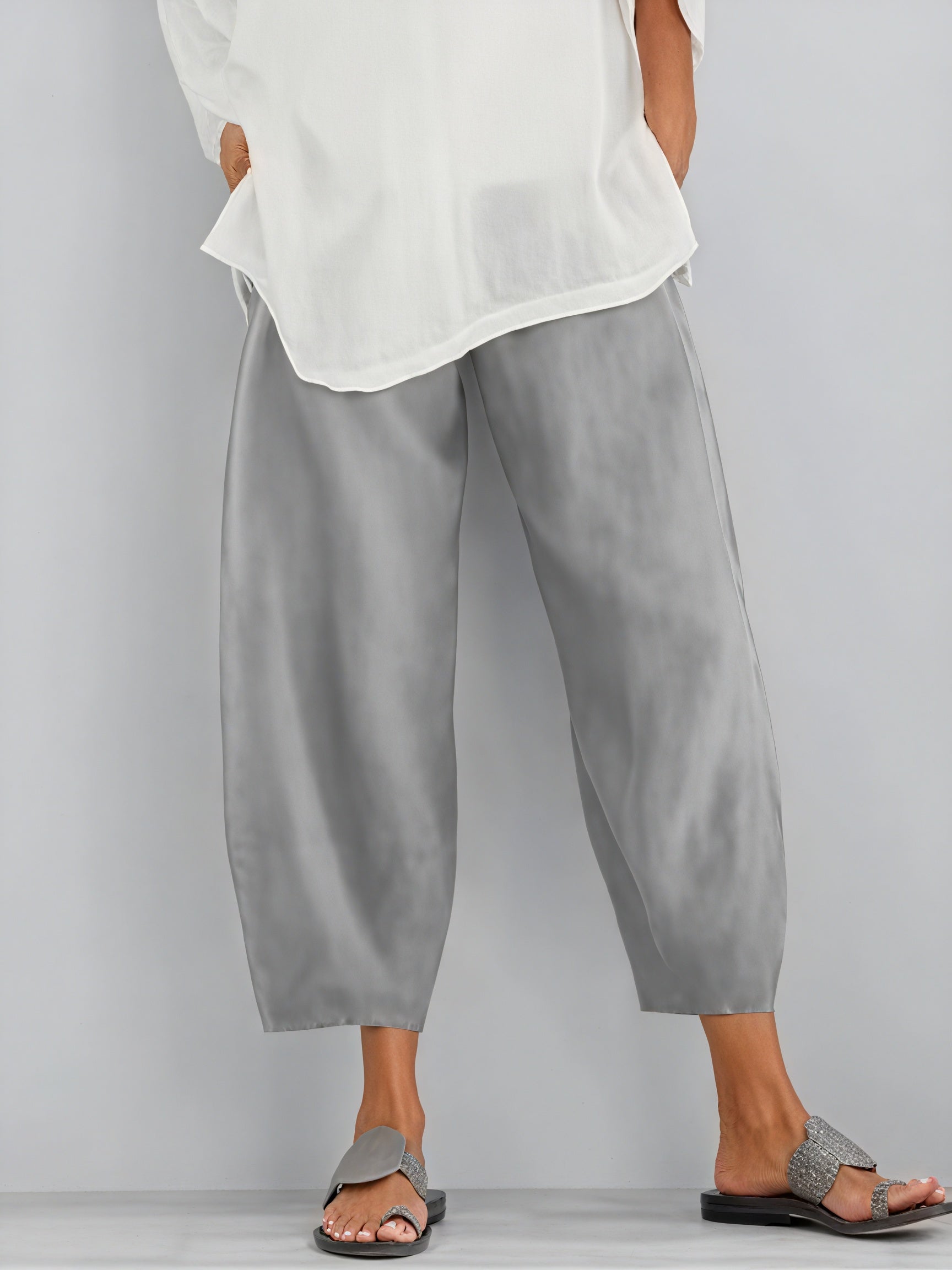 Pantalones Fluidos de Pierna Ancha: Elegancia Relajada