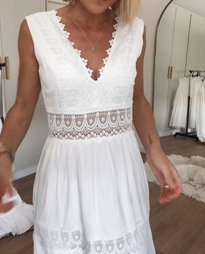 Vestido Maxi Fluido con Detalles de Encaje