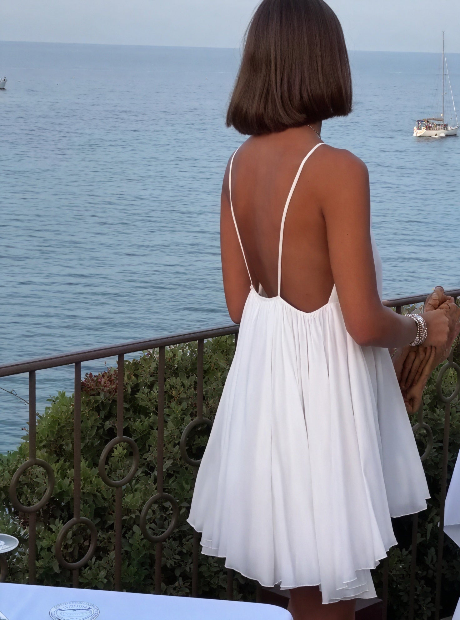 Vestido Fluido Escote V Tirantes Finos Diseño Ligero Verano Elegante-81491-859d622d-b880-4d3b-8bfe-1e575f824fec