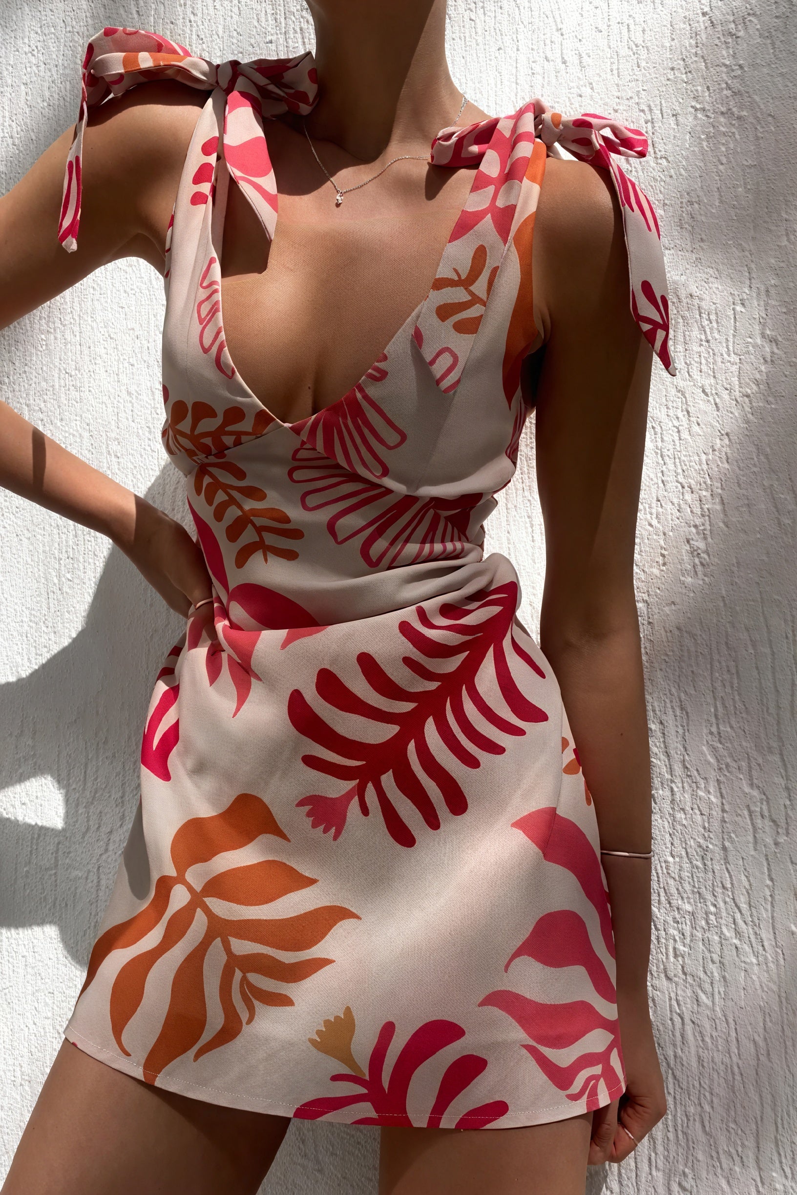 Vestido Sin Mangas Estampado Único con Lazos Ajustables para Verano; Estilo Versátil y Cómodo-81506-ed022ba5-7582-4d8e-9814-4183505797ea