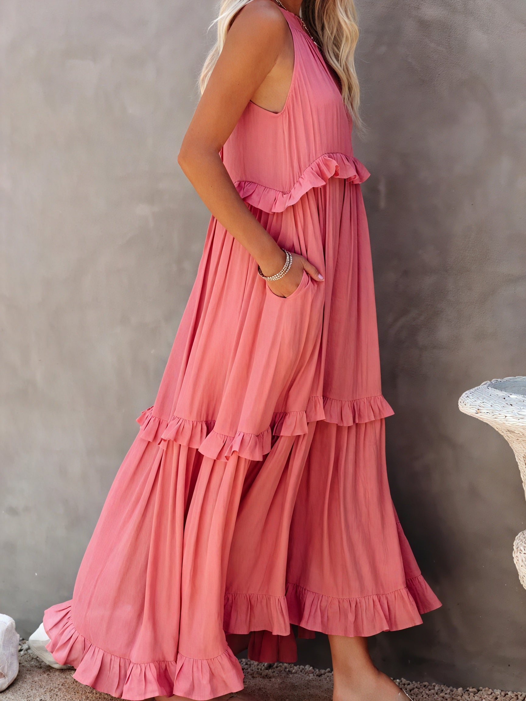 Vestido Maxi Halter con Volantes, Diseño Fluido y Tejido Ligero para Verano Casual y Elegancia Despreocupada-81649-7cf9329f-c32d-4996-b580-d34bebd31432