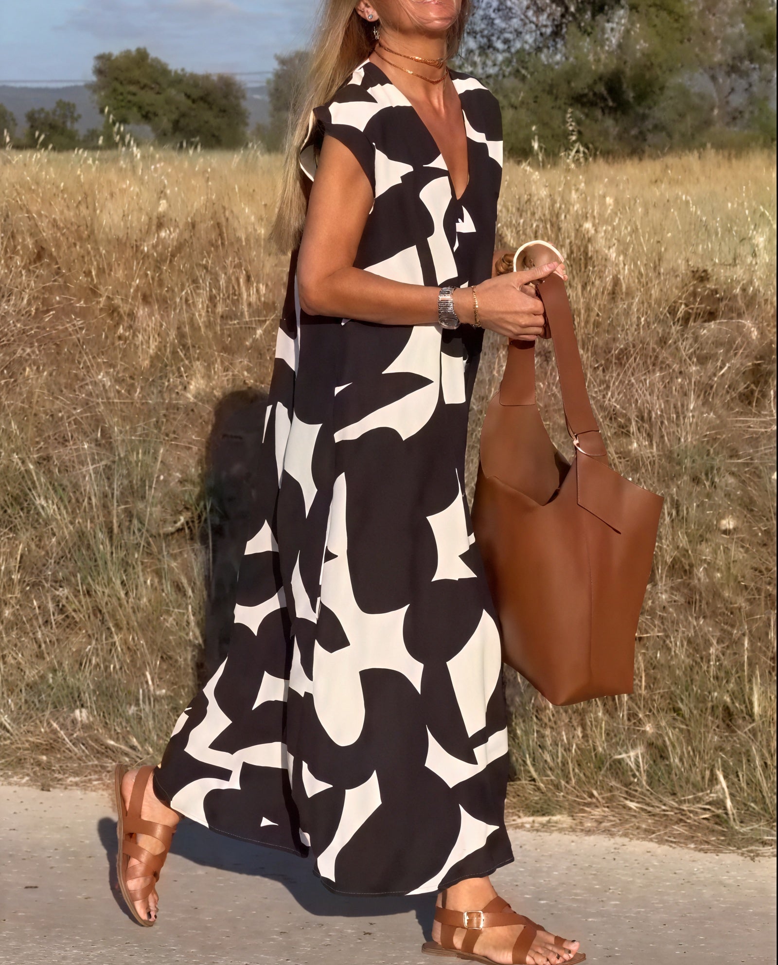 Vestido Maxi Estampado Abstracto: Fluidez y Estilo