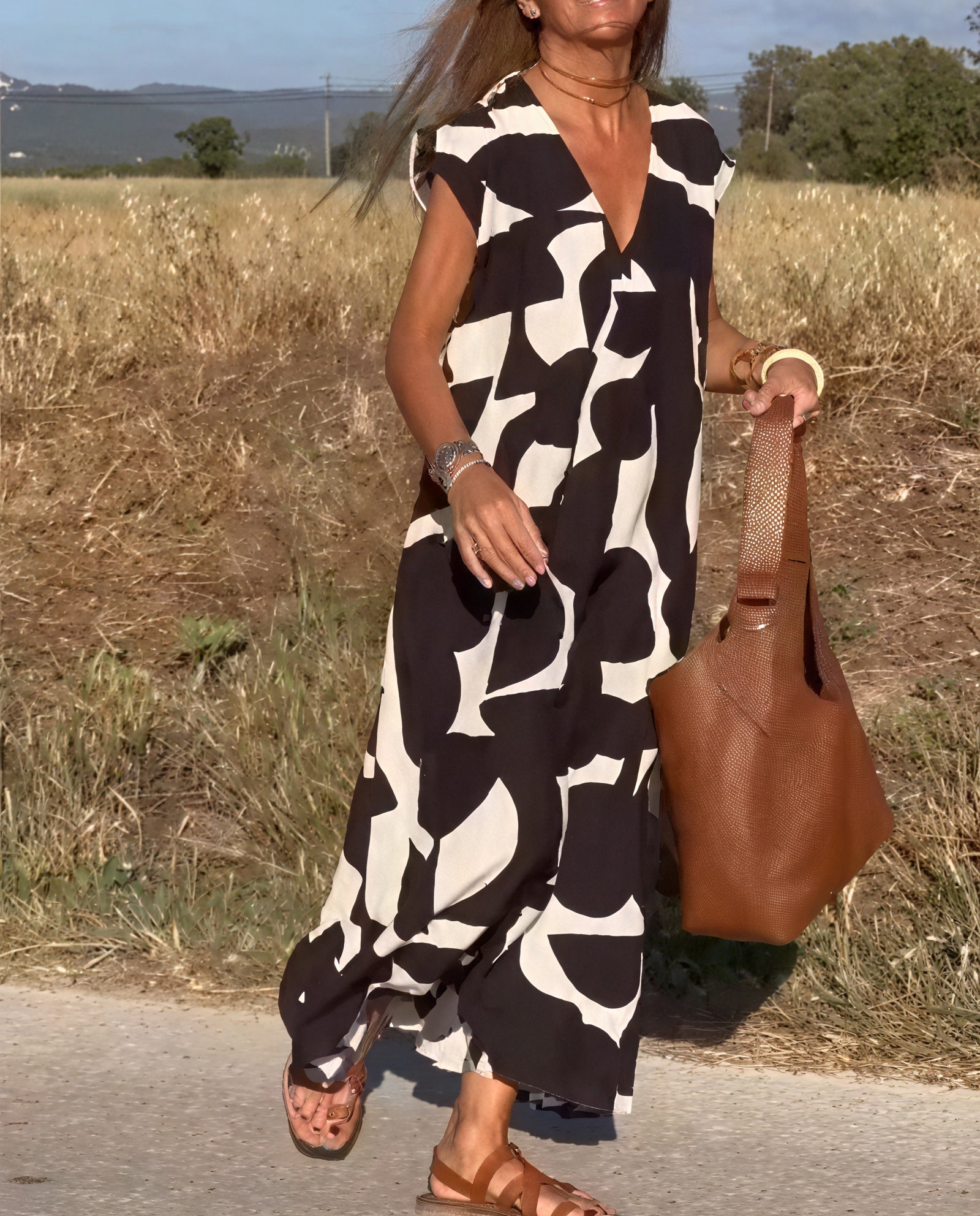 Vestido Maxi Estampado Abstracto: Fluidez y Estilo
