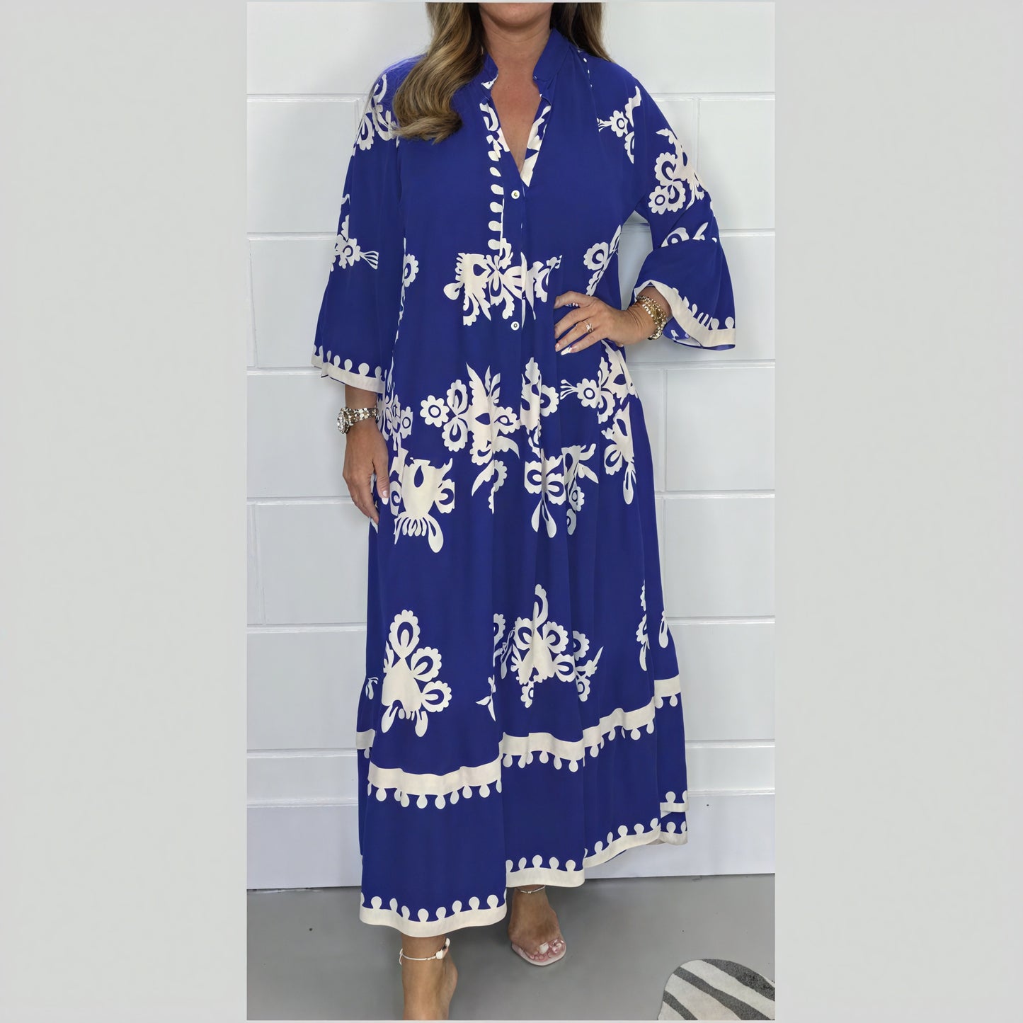[Producto] Floral con Silueta Fluida y Detalles Encantadores