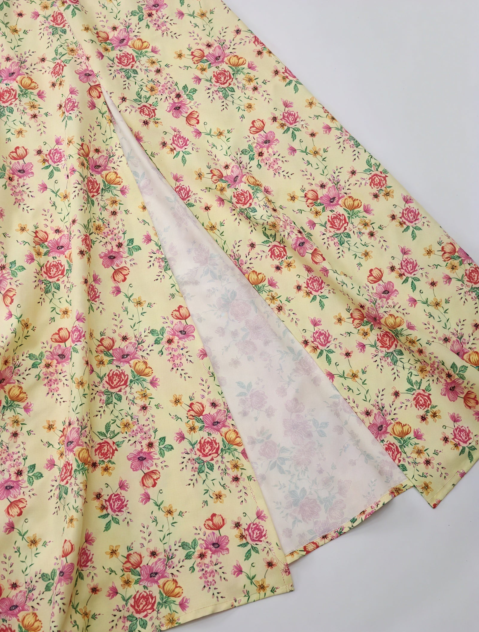 Vestido Floral de Verano con Escote Cuadrado, Mangas Abullonadas y Abertura Alta – Estilo Femenino y Romántico-82654-b13f5280-4566-459c-8b59-1721a9eb31f2