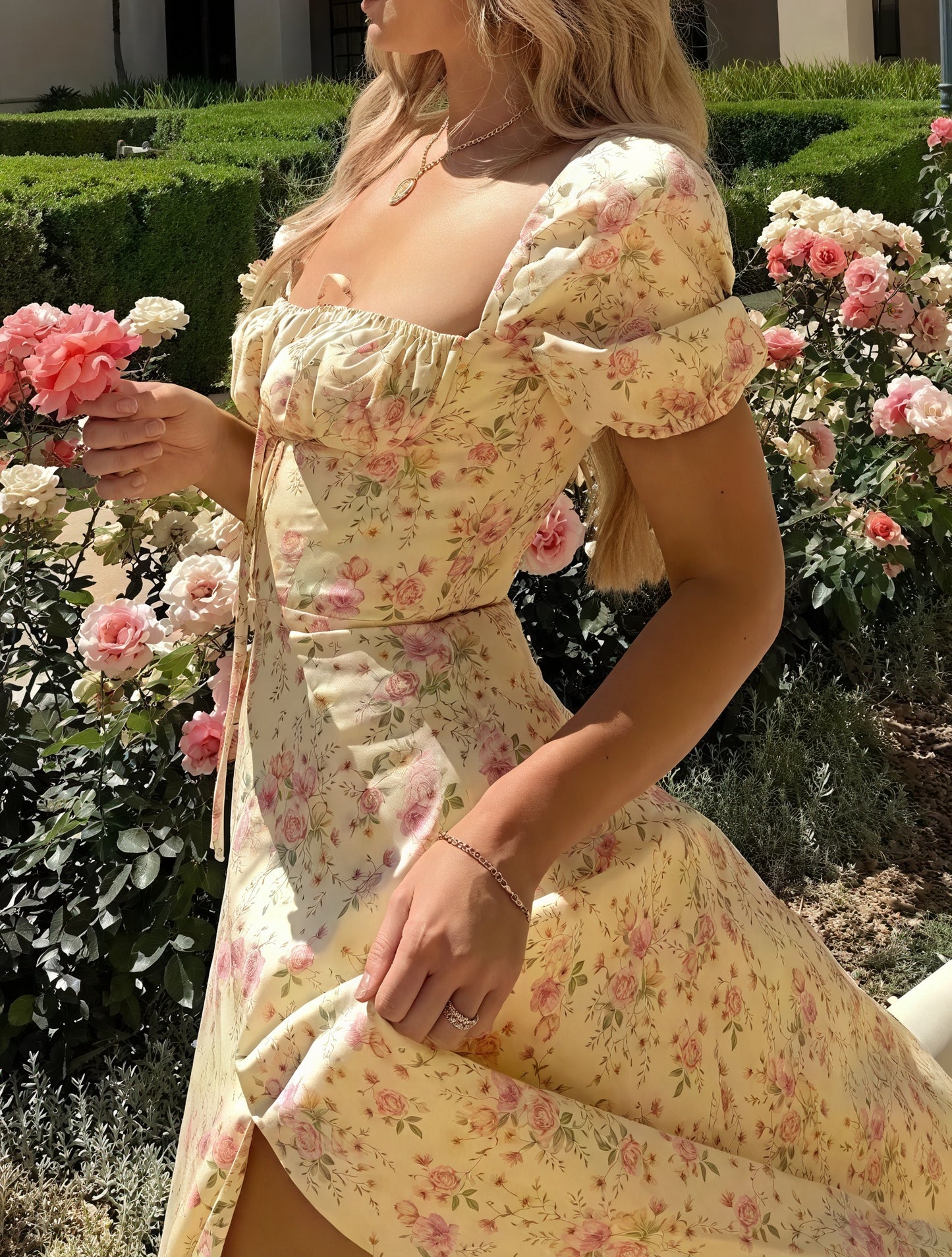 Vestido Floral de Verano con Escote Cuadrado, Mangas Abullonadas y Abertura Alta – Estilo Femenino y Romántico-82654-62d3cf4d-bf97-4057-876a-de9e6b346e88