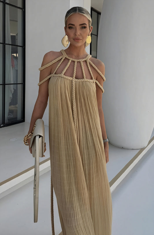 Vestido Maxi Halter: Fluidez y Elegancia Mediterránea