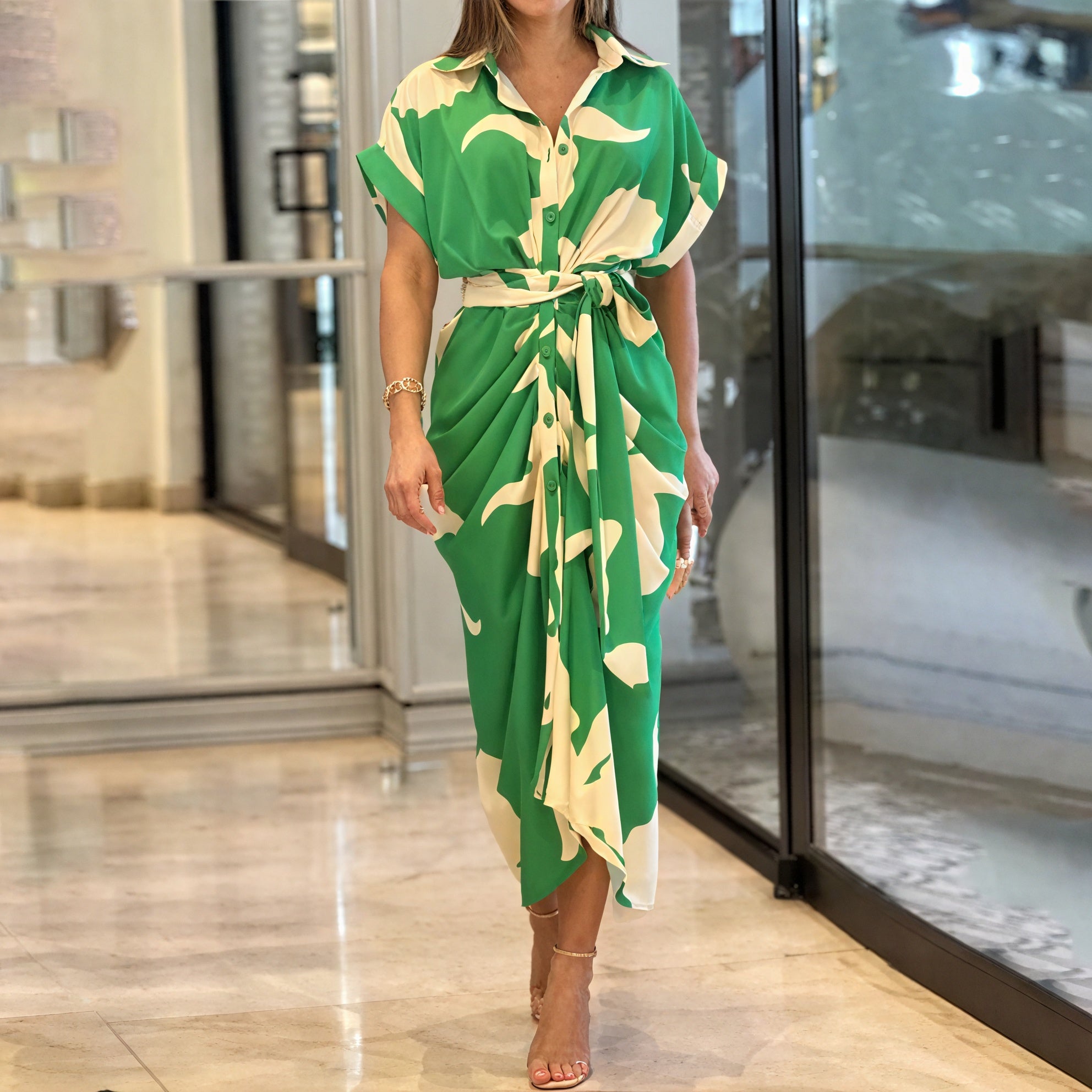 Vestido Camisero con Cinturón y Silueta Fluida
