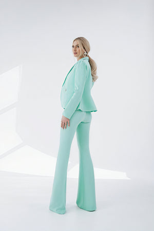 Conjunto Sofisticado: Elegancia Moderna y Distinción