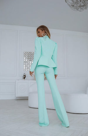 Conjunto Sofisticado: Elegancia Moderna y Distinción