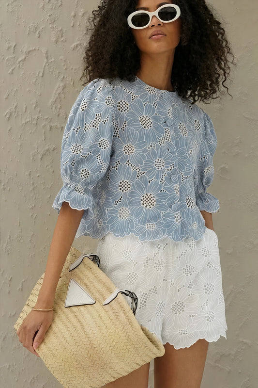 Vela Official Conjunto Dos Piezas Mujer – Top Azul Floral Calado & Shorts Blancos con Bolso Rafia-83298-68519558-bad7-4b28-b7fe-525e7949b284