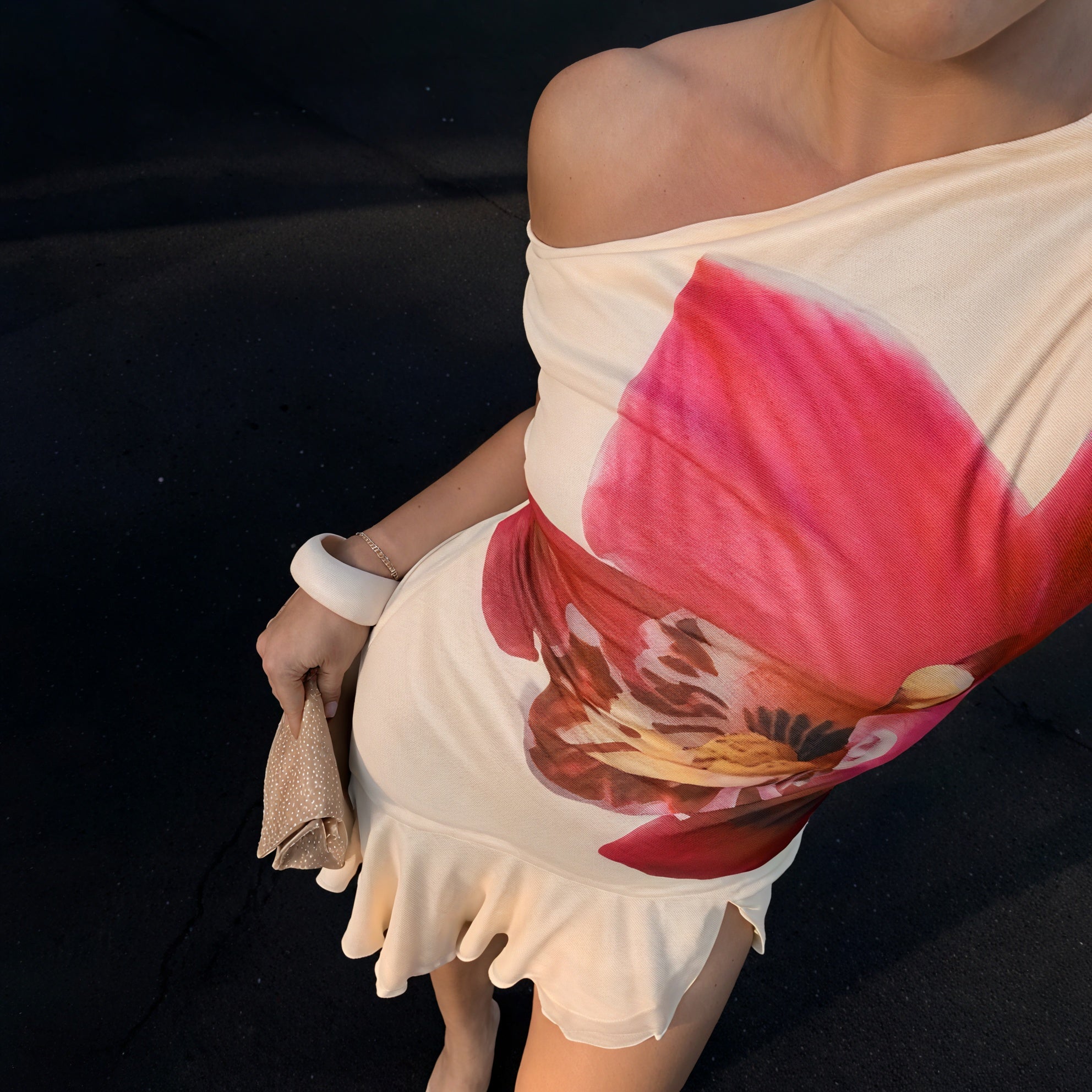 Vestido Mini Asimétrico Floral para Mujer – Estilo Vibrante y Moderno-83568-80d9cfc2-2ff1-45d9-936a-b23b97d470dd