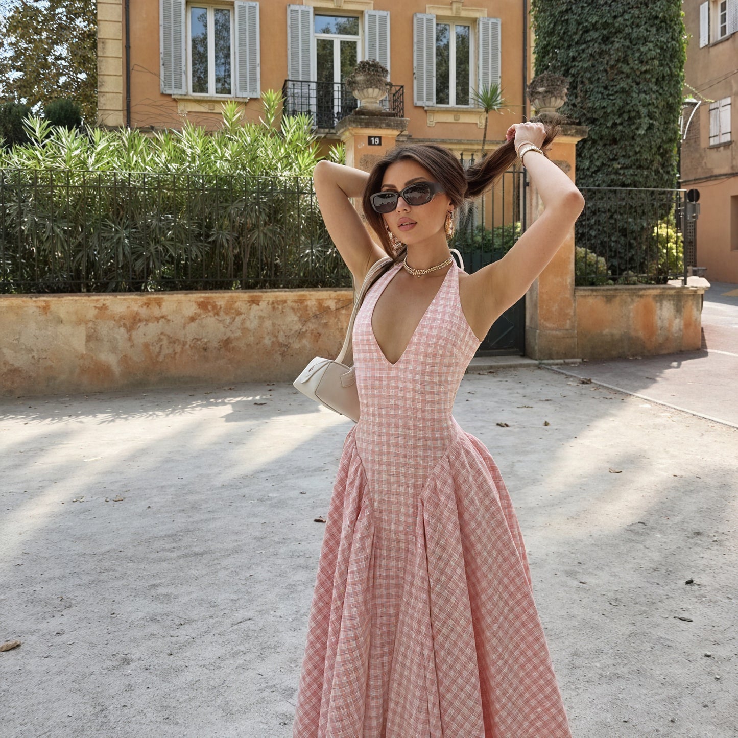 Vestido Gingham Rosa y Blanco con Escote V y Falda Plisada, Estilo Clásico Femenino-83586-2168bd63-ccfb-4ac0-9fa1-05eb42024866