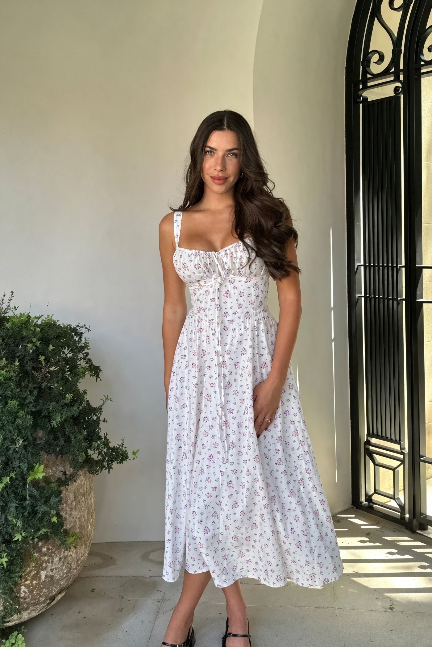 Vestido para Mujer Blanco con Estampado Floral – Escote Atado, Tirantes Ajustables, Tejido Ligero-83612-fad87f55-0396-4920-8b94-669c799192ed