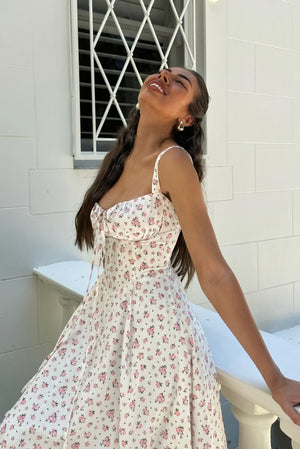 Vestido para Mujer Blanco con Estampado Floral – Escote Atado, Tirantes Ajustables, Tejido Ligero-83612-bde914dc-9ea6-4bcd-8f9d-36d8035b387c