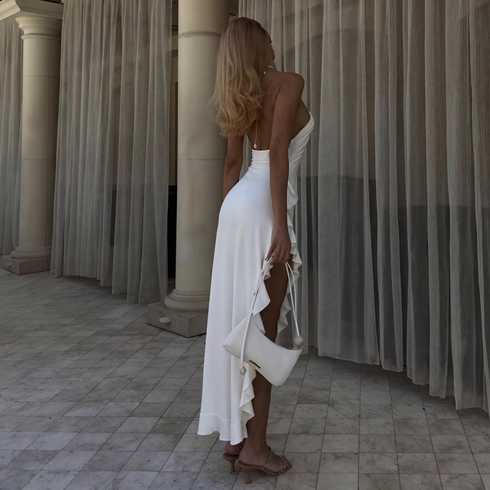 Vestido Sin Mangas Mujer – Bajo Asimétrico, Detalle Floral, Elegante-83646-63f552d3-3ccf-4ce7-89c5-35a02f1149f6