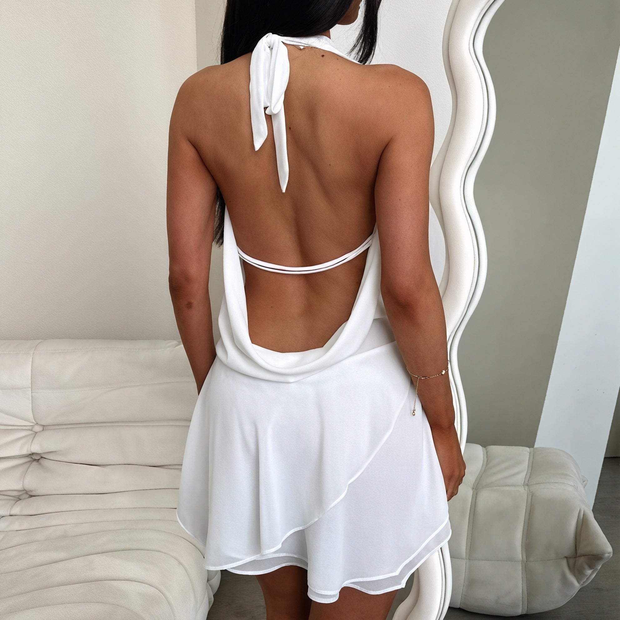 Vestido Mini para Mujer – Cuello Halter Fluido, Elegante, Versátil-83654-5a196f3b-2db0-4a26-96b6-bd8ffdf3d39d