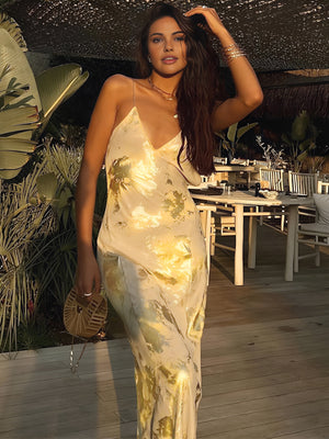 Vestido Fluido con Detalles Metálicos