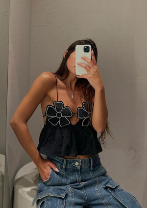 Top con Detalles Florales y Peplum