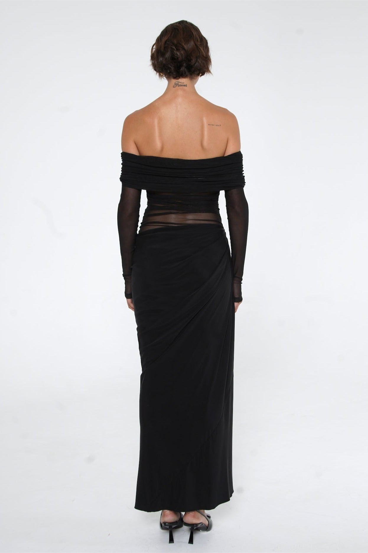 Vestido Sofisticado con Detalles Cut-Out
