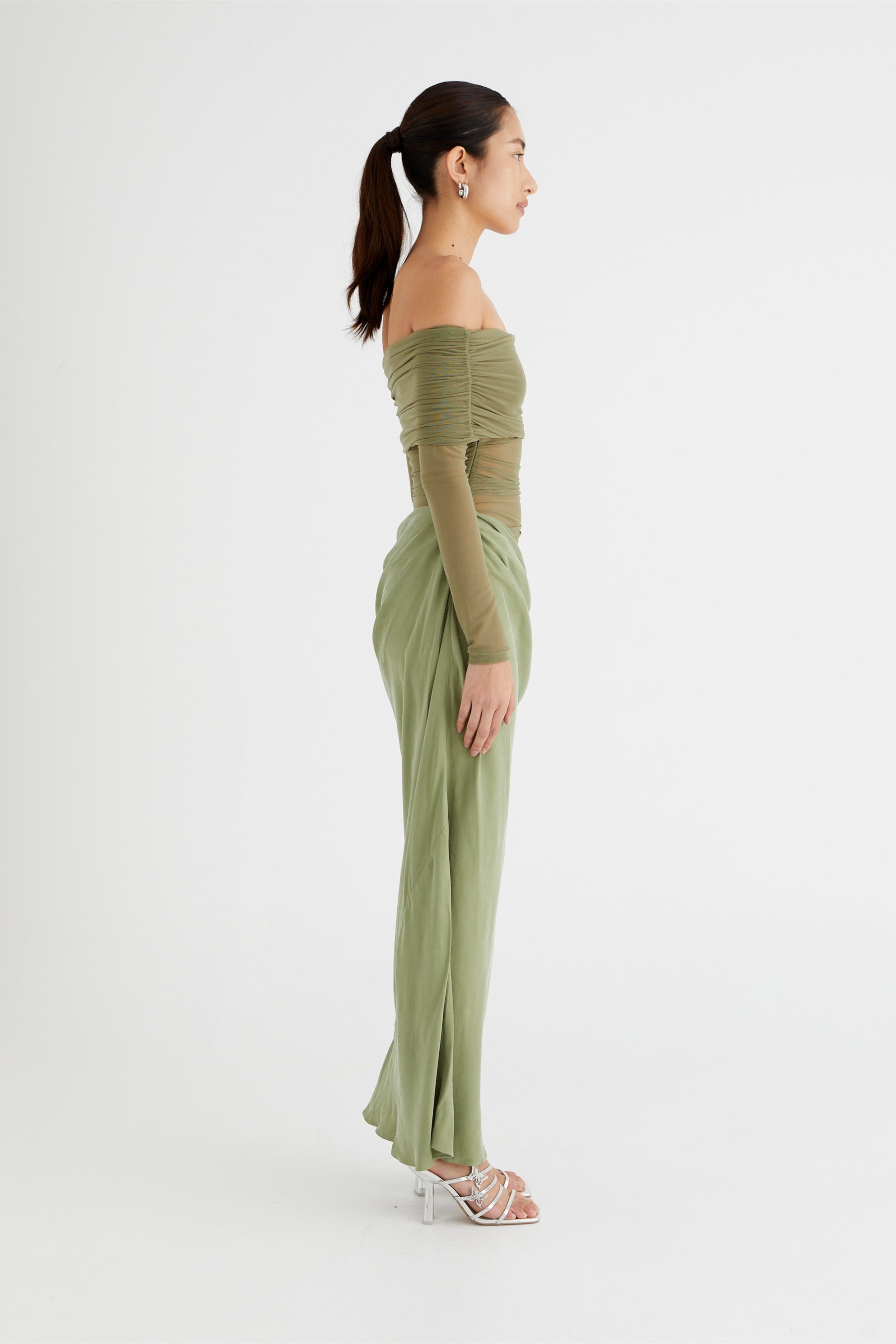Vestido Sofisticado con Detalles Cut-Out