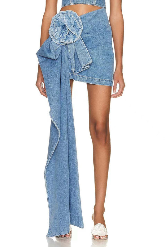 Falda Denim Asimétrica con Flor Esculpida
