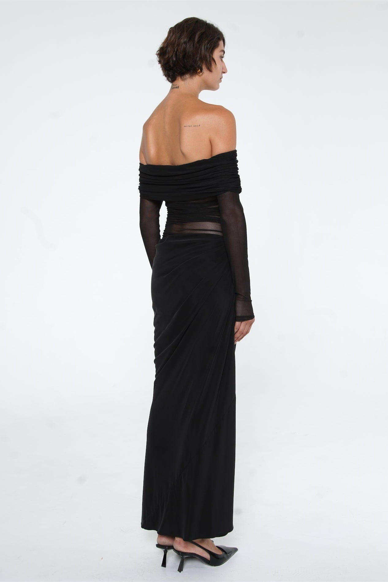 Vestido Sofisticado con Detalles Cut-Out