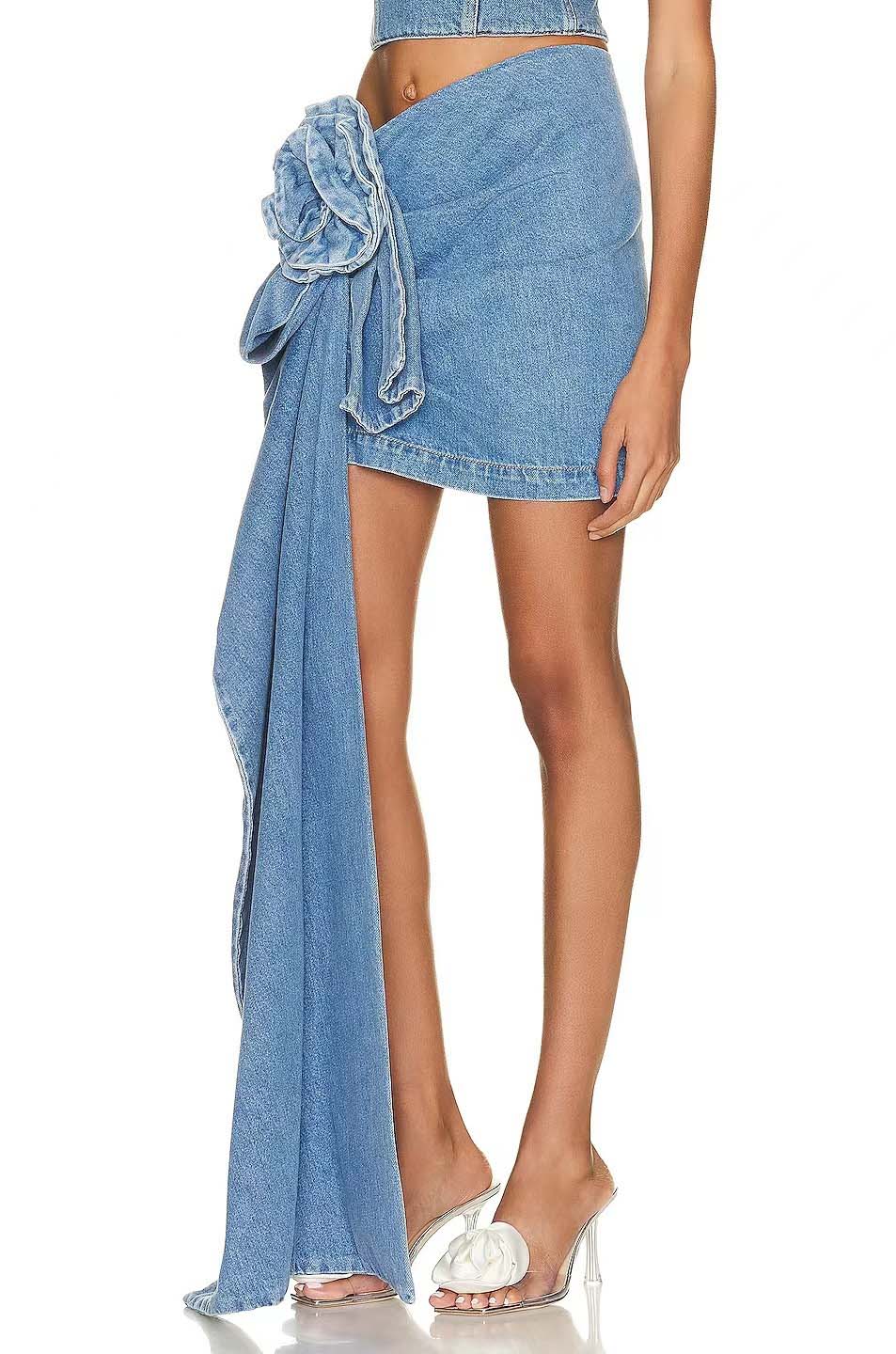 Falda Denim Asimétrica con Flor Esculpida