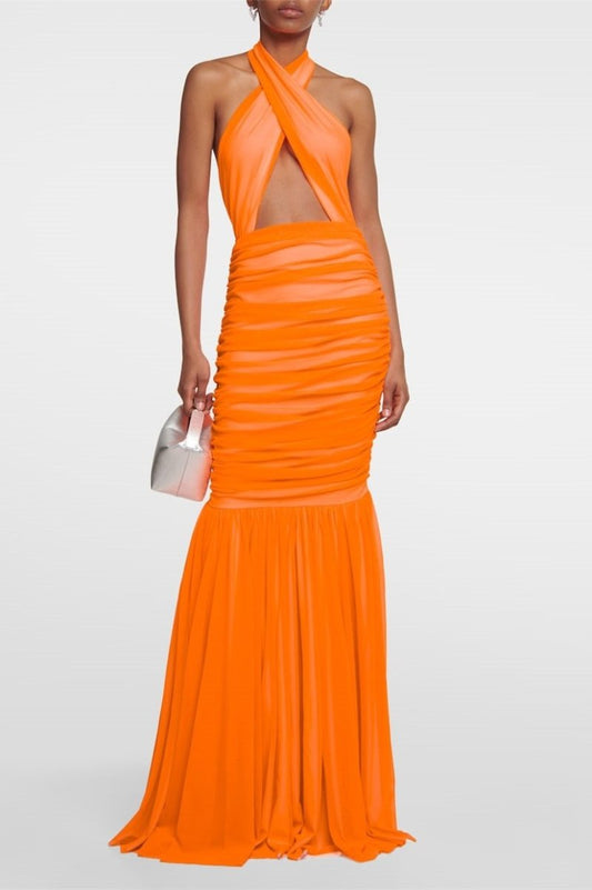 Vestido Halter con Abertura y Falda Plisada