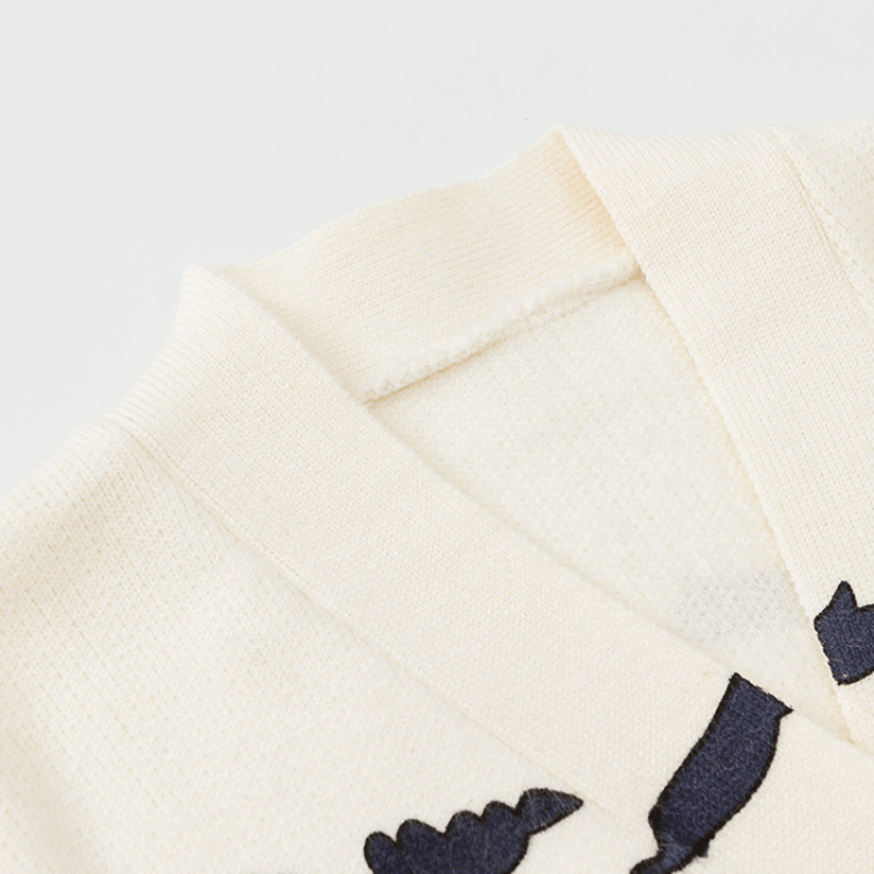 Cárdigan Oversized con Bordados Juguetones