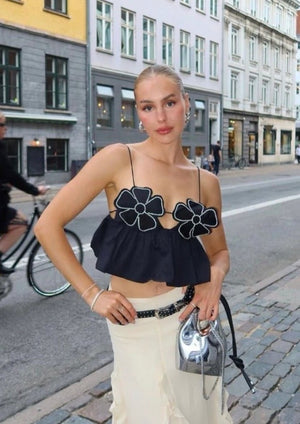 Top con Detalles Florales y Peplum