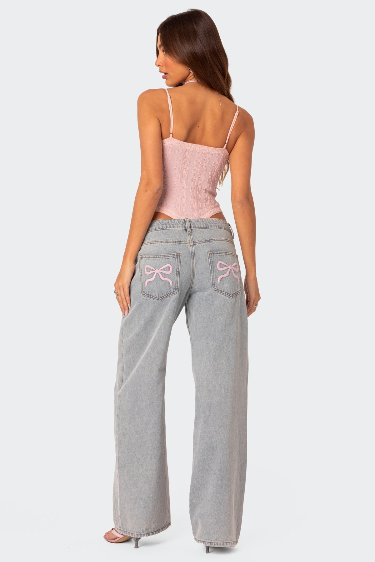 Jeans de Mujer Lavado Claro con Lazos Bordados, Pierna Ancha-83512-e3065c9b-6c26-41ce-80b9-7749d60219b1